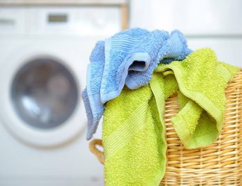 การทำความสะอาดผ้าเช็ดตัว ที่อาจมีเชื้อโรคมากกว่าที่คิด ควรซักผ้าเช็ดตัวบ่อยแค่ไหน?